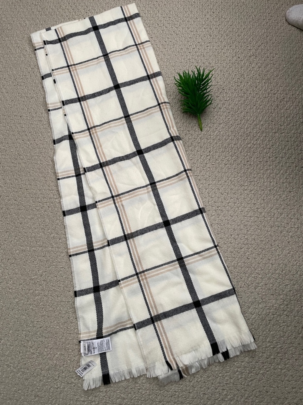 Gap ivory plaid blanket scarf NWT